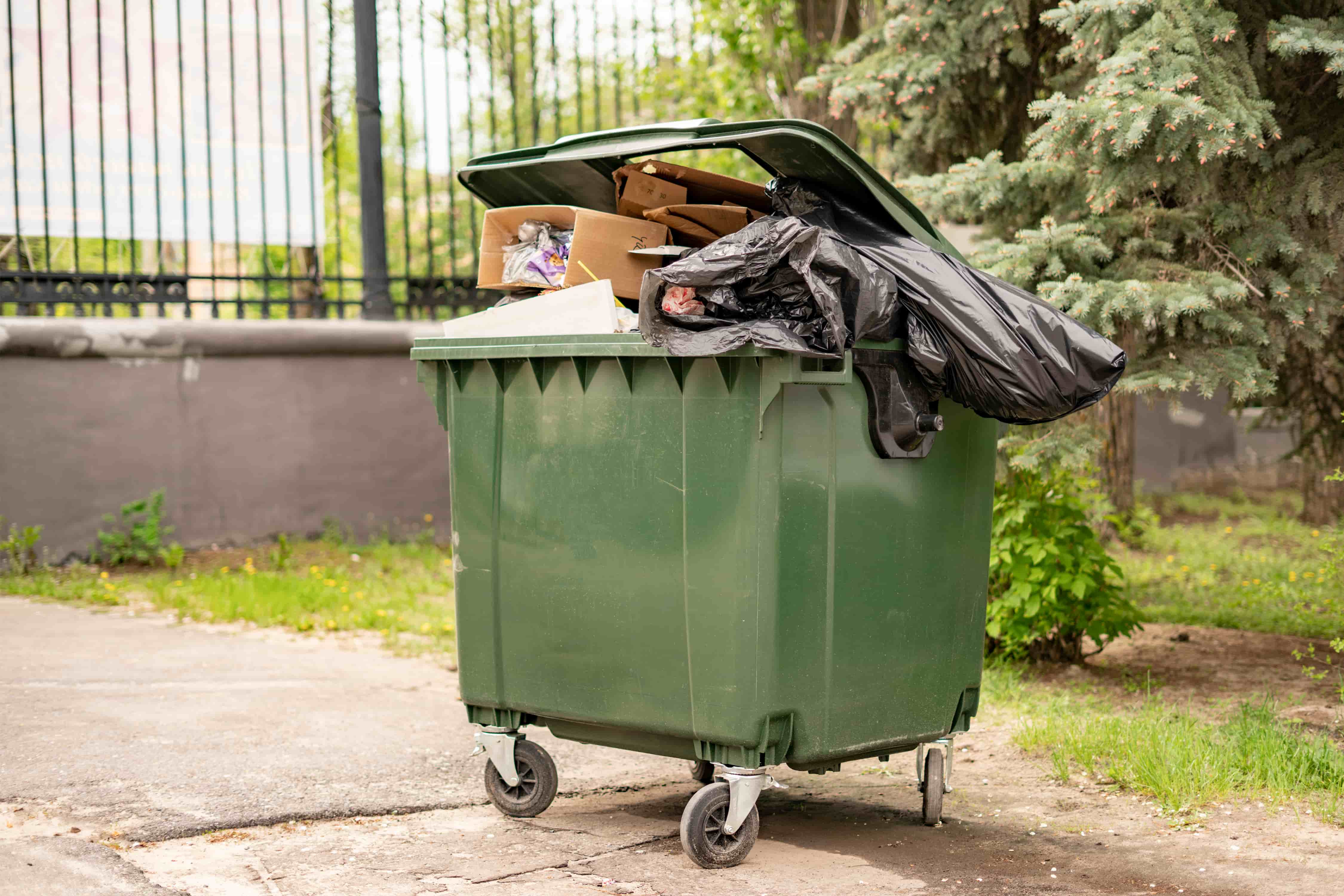 metal-green-old-fulled-with-trash-garbage-container_kM0yJQbJE